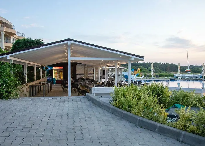 Sunset Vibes In - Breathtaking Views&pool - By Flаt Manаger Апартаменты *